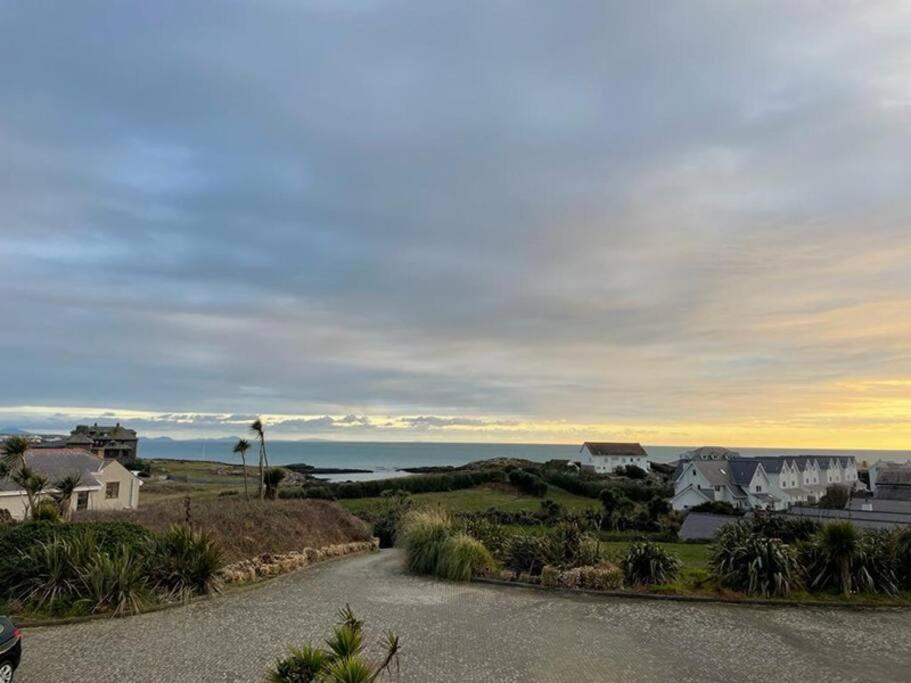 Lagoon View - Sea View- Pet Friendly - 2 Bed Apt - En-Suite Trearddur Buitenkant foto