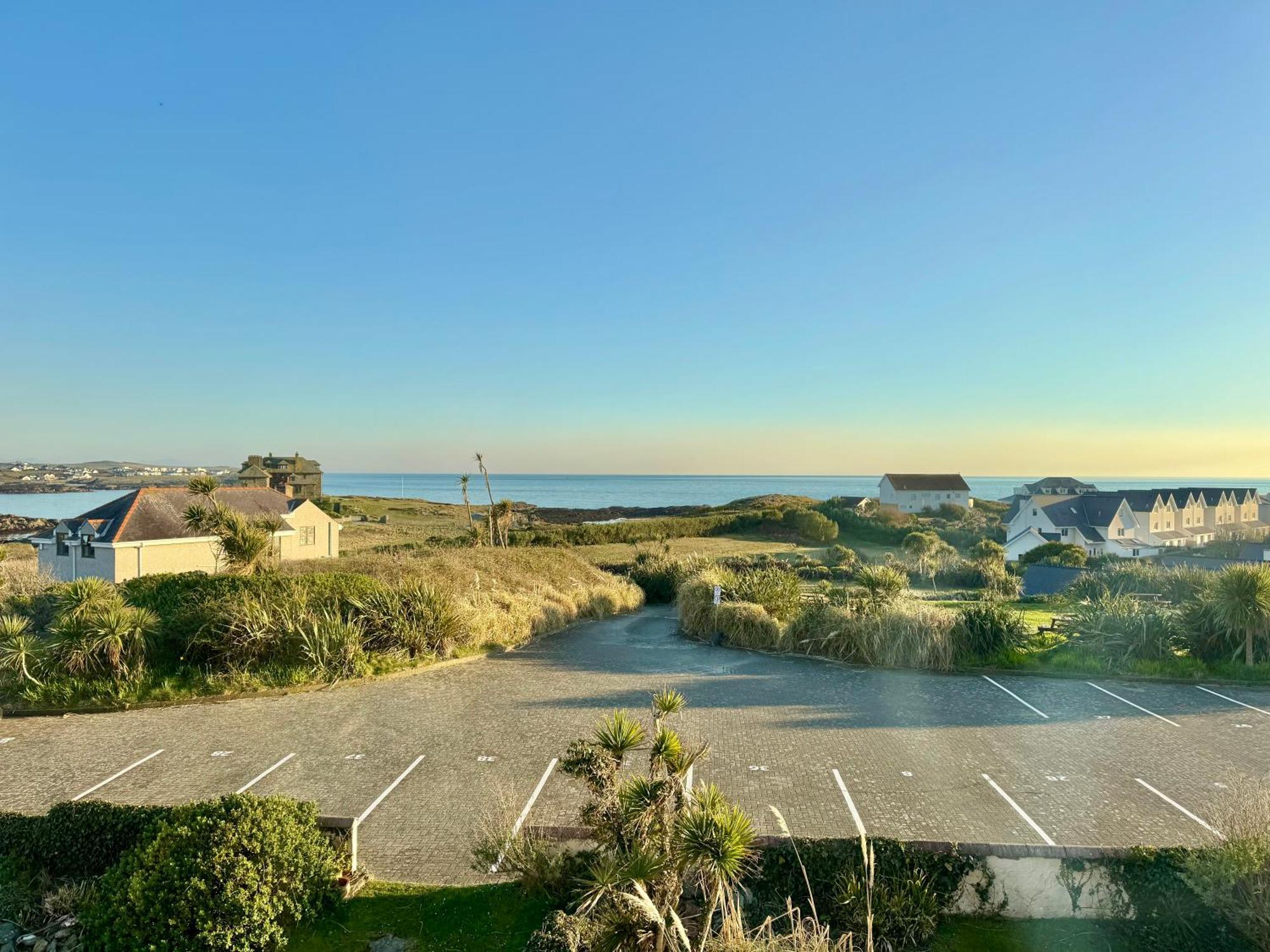 Lagoon View - Sea View- Pet Friendly - 2 Bed Apt - En-Suite Trearddur Buitenkant foto