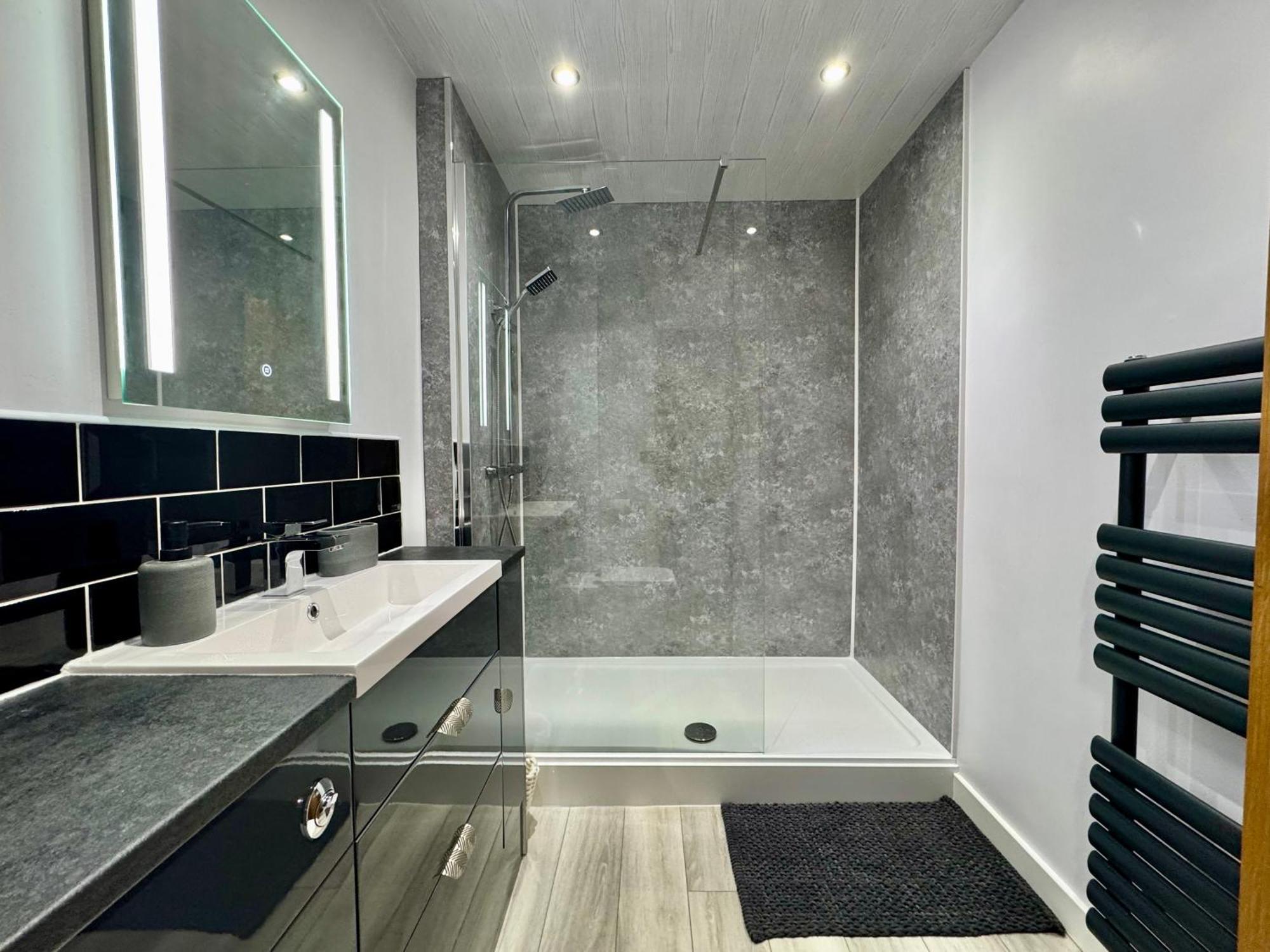 Lagoon View - Sea View- Pet Friendly - 2 Bed Apt - En-Suite Trearddur Buitenkant foto