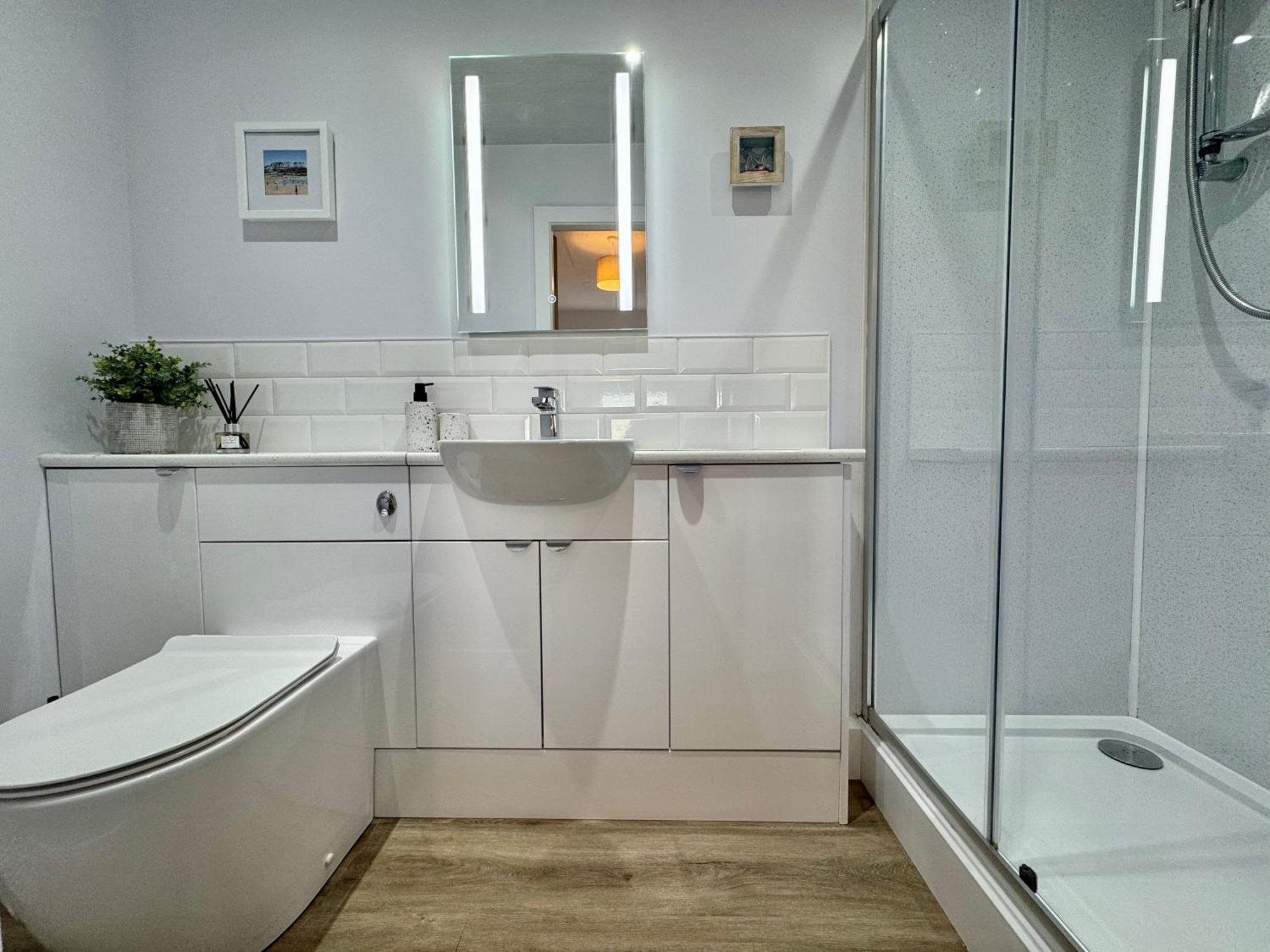 Lagoon View - Sea View- Pet Friendly - 2 Bed Apt - En-Suite Trearddur Buitenkant foto