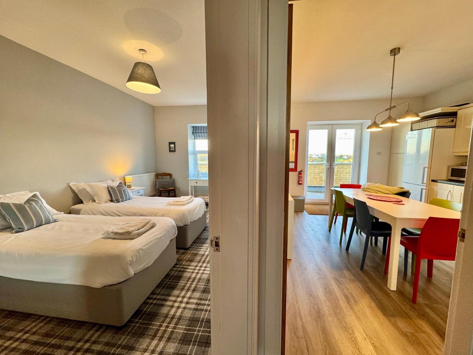 Lagoon View - Sea View- Pet Friendly - 2 Bed Apt - En-Suite Trearddur Buitenkant foto
